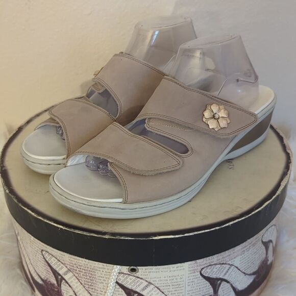 ARA Classic Open Toe Sandal - Picture 1 of 13